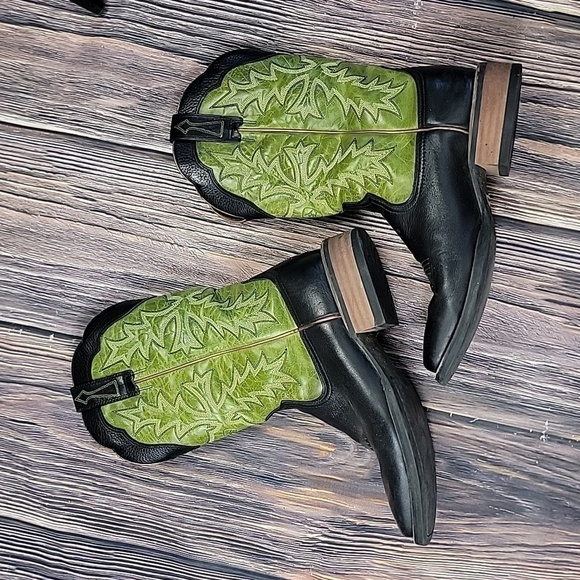 Mens size 9 Ariat boots - Picture 5 of 6